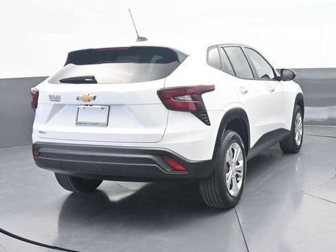 Used 2024 Chevrolet Trax LS FWD image 5