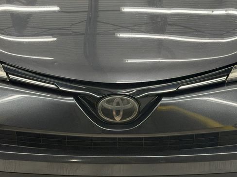Used 2017 Toyota RAV4 XLE AWD/4WD image 9