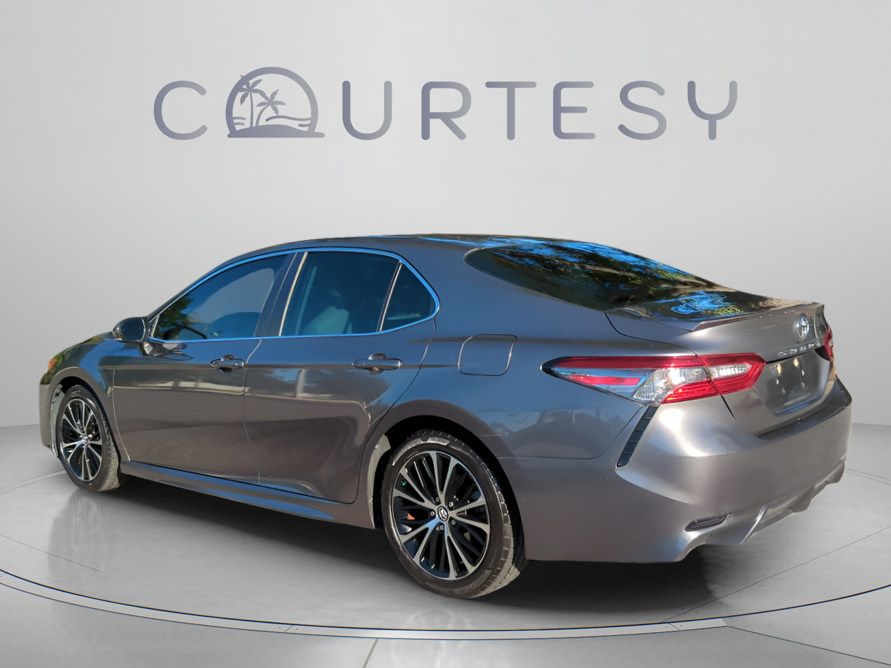 Used 2018 Toyota Camry SE w/ Convenience Package FWD image 5