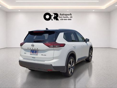 Used 2025 Nissan Rogue SL AWD/4WD image 5