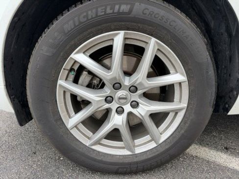 Used 2021 Volvo XC60 T5 Momentum w/ Protection Package Premier AWD/4WD image 13