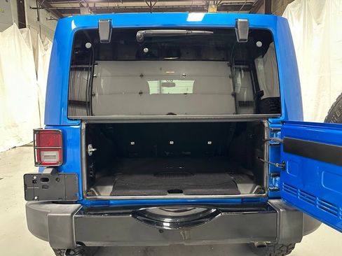 Used 2015 Jeep Wrangler Unlimited Sahara AWD/4WD image 43