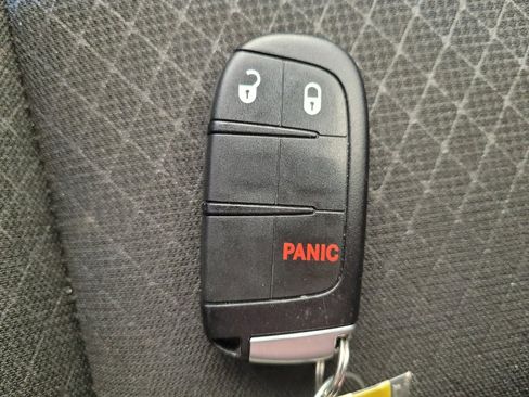 Used 2021 Jeep Grand Cherokee Laredo AWD/4WD image 32