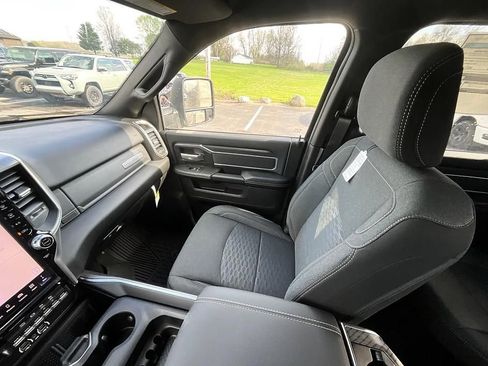 New 2026 RAM 3500 Big Horn AWD/4WD image 31