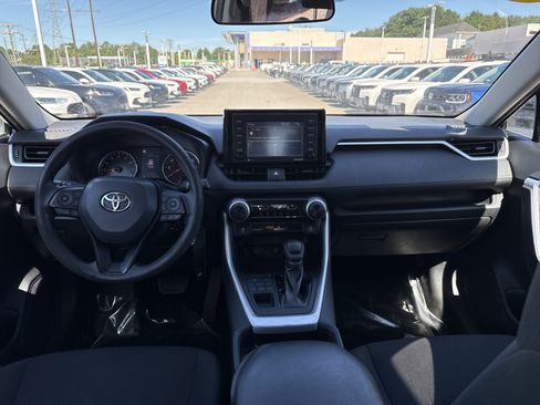 Used 2020 Toyota RAV4 LE AWD/4WD image 28