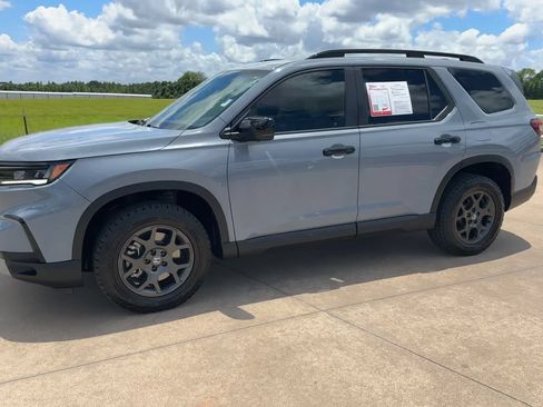 Used 2024 Honda Pilot TrailSport image 5