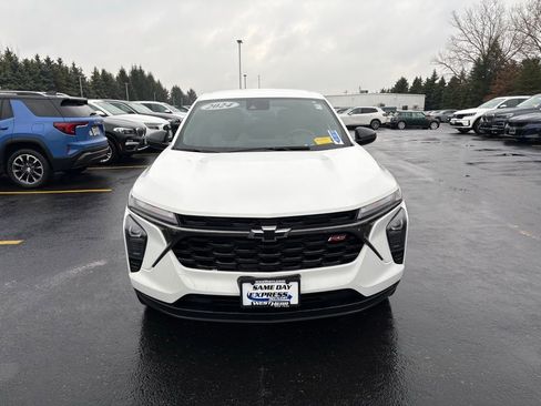 Used 2024 Chevrolet Trax RS w/ Driver Confidence Package image 9