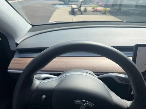 Used 2024 Tesla Model Y Long Range RWD image 13