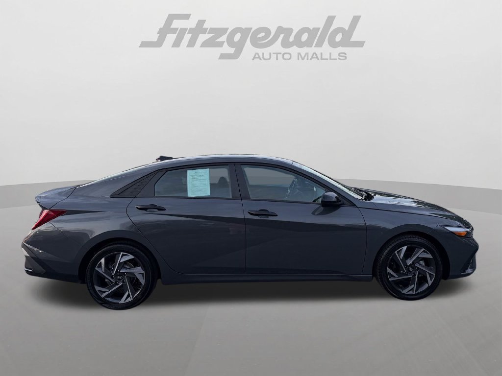 Used 2025 Hyundai Elantra SEL FWD image 5