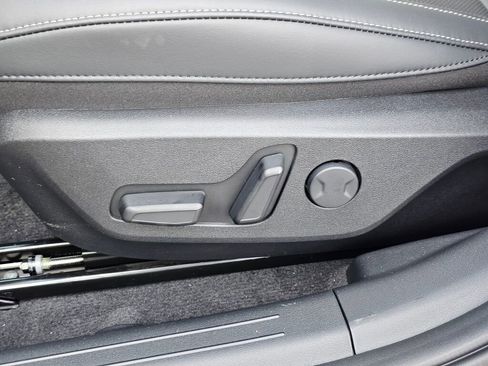 New 2025 Kia EV6 Wind image 32