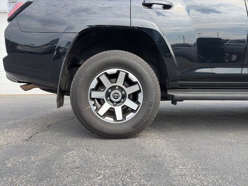 Used 2022 Toyota 4Runner TRD Off-Road image 9