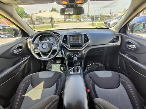 Used 2014 Jeep Cherokee Sport image 18