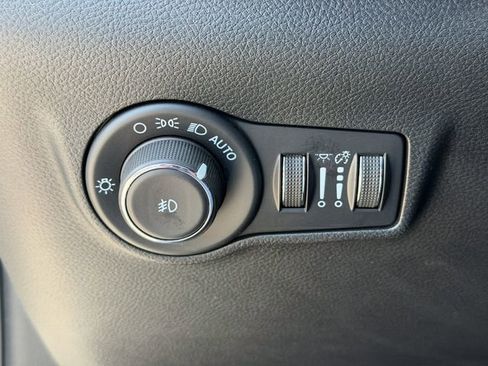 Used 2025 Jeep Compass Limited AWD/4WD image 9