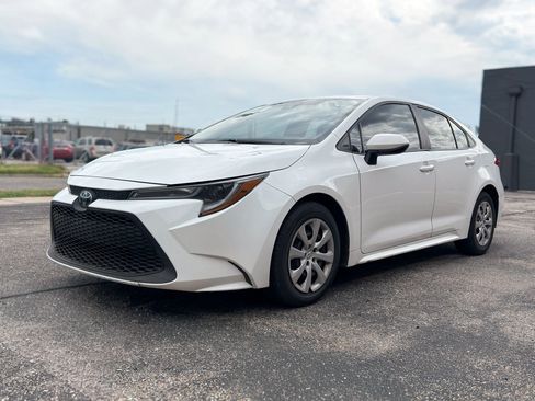 Used 2022 Toyota Corolla LE FWD image 3