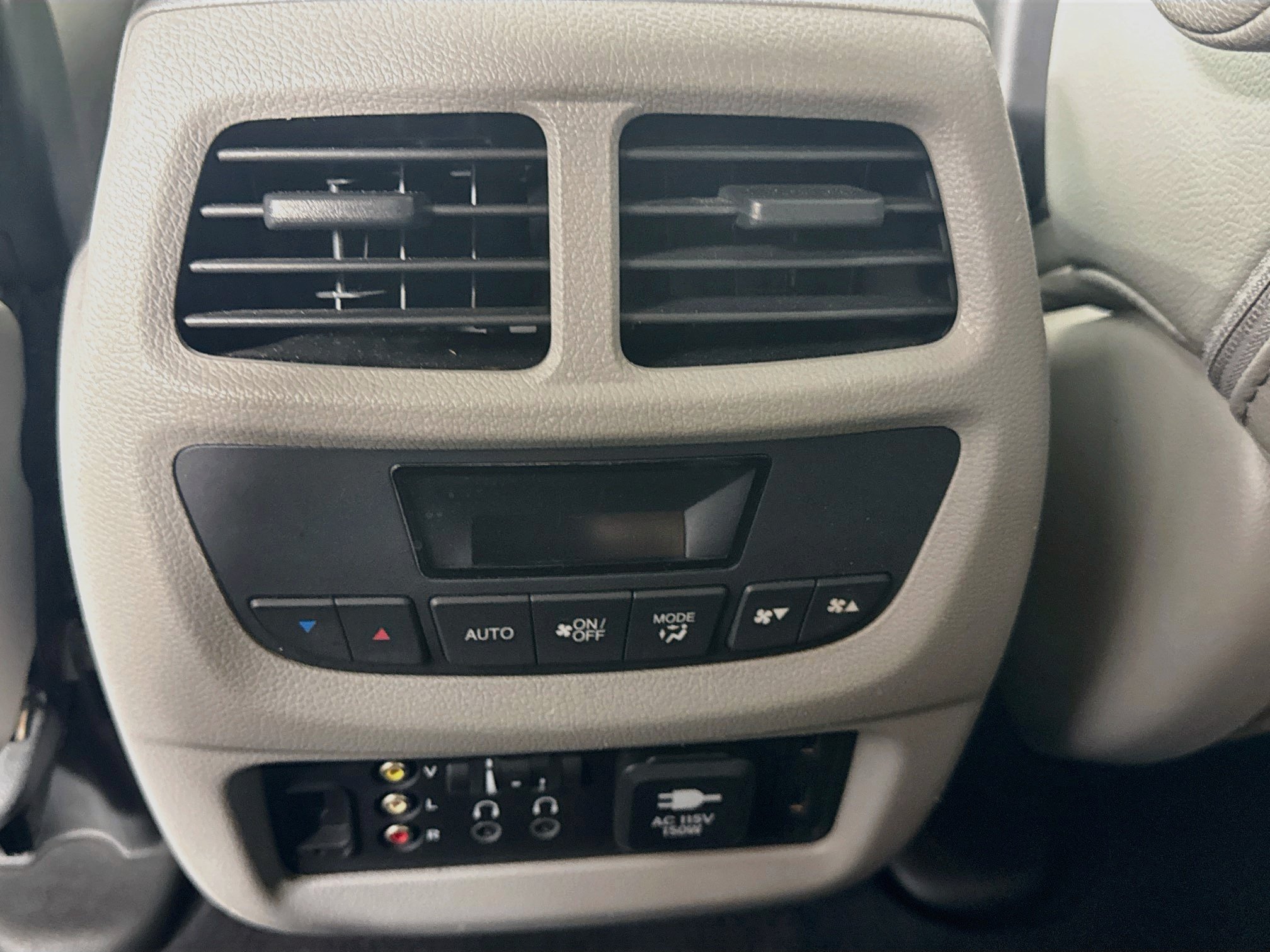 Used 2016 Honda Pilot Touring image 23