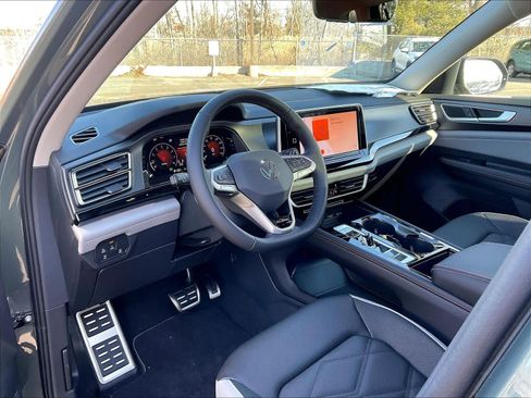 New 2026 Volkswagen Atlas Peak Edition image 8