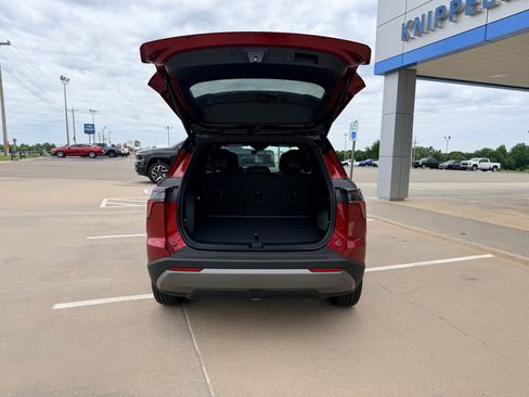 New 2026 Chevrolet Equinox LT w/ Convenience Package II FWD image 8