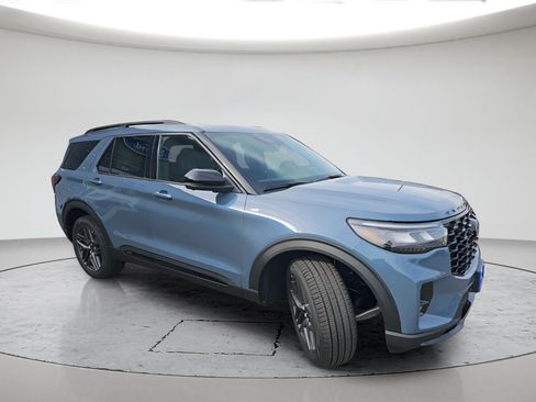 New 2026 Ford Explorer ST-Line w/ ST-Line Street Pack AWD/4WD image 2