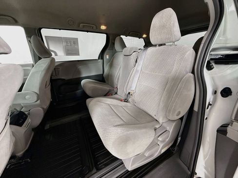 Certified 2018 Toyota Sienna LE FWD image 23