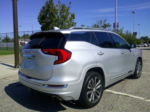 Used 2020 GMC Terrain Denali w/ Denali Premium Package AWD/4WD image 13