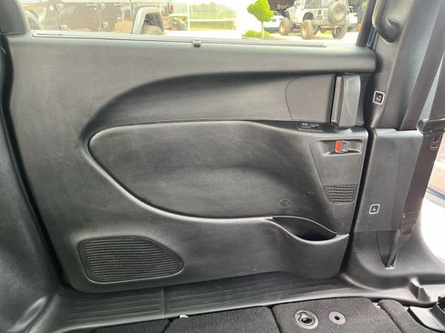 Used 2025 Chrysler Pacifica Select FWD image 36