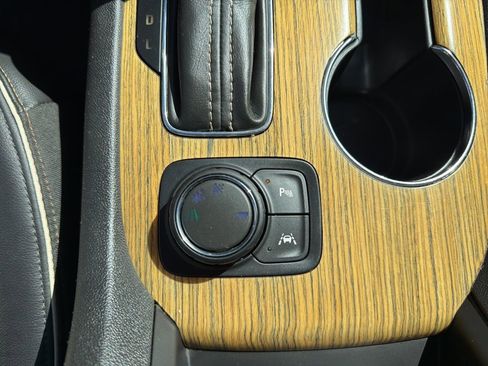 Used 2018 GMC Acadia Denali w/ Technology Package FWD image 50