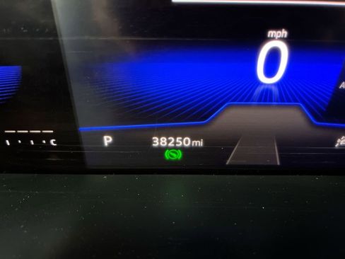 Used 2023 Volkswagen Tiguan SE image 13