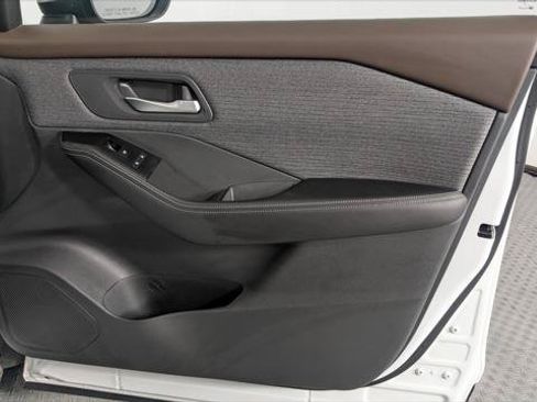Used 2022 Nissan Rogue SV FWD image 23