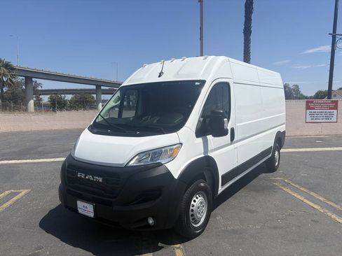 Used 2025 RAM ProMaster 2500 w/ Convenience Group FWD image 5