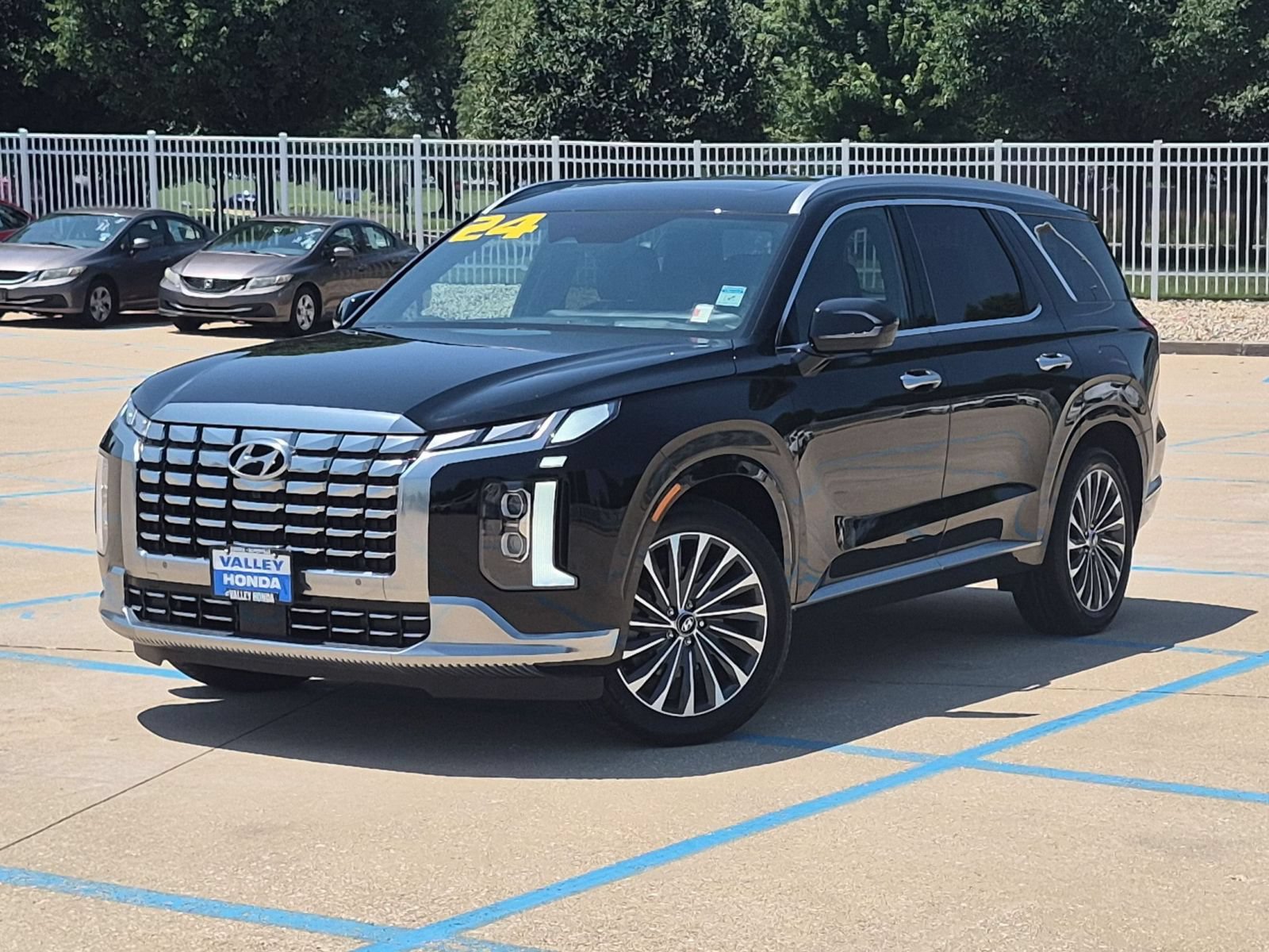 Used 2024 Hyundai Palisade Calligraphy AWD/4WD image 2