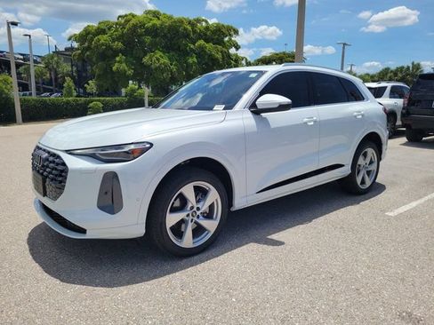 Certified 2025 Audi Q5 Premium AWD/4WD image 4