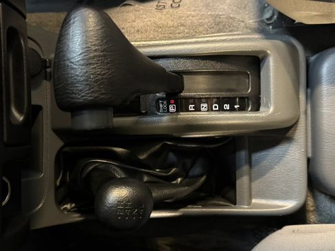 Used 2001 Nissan Frontier SE AWD/4WD image 15