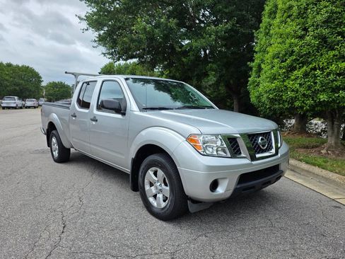 Used 2012 Nissan Frontier SV AWD/4WD image 7