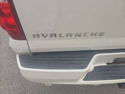 Used 2013 Chevrolet Avalanche LTZ AWD/4WD image 11
