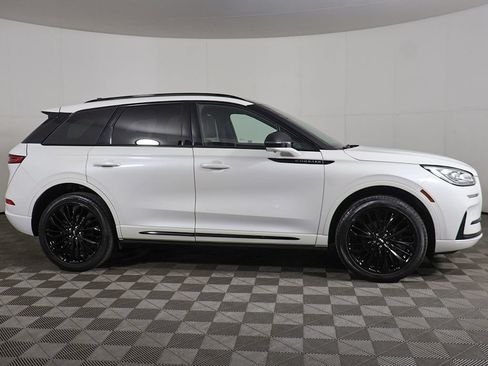 Used 2024 Lincoln Corsair Reserve w/ Equipment Group 201A AWD/4WD image 17