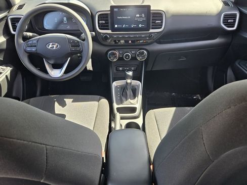 Certified 2025 Hyundai Venue SE FWD image 12
