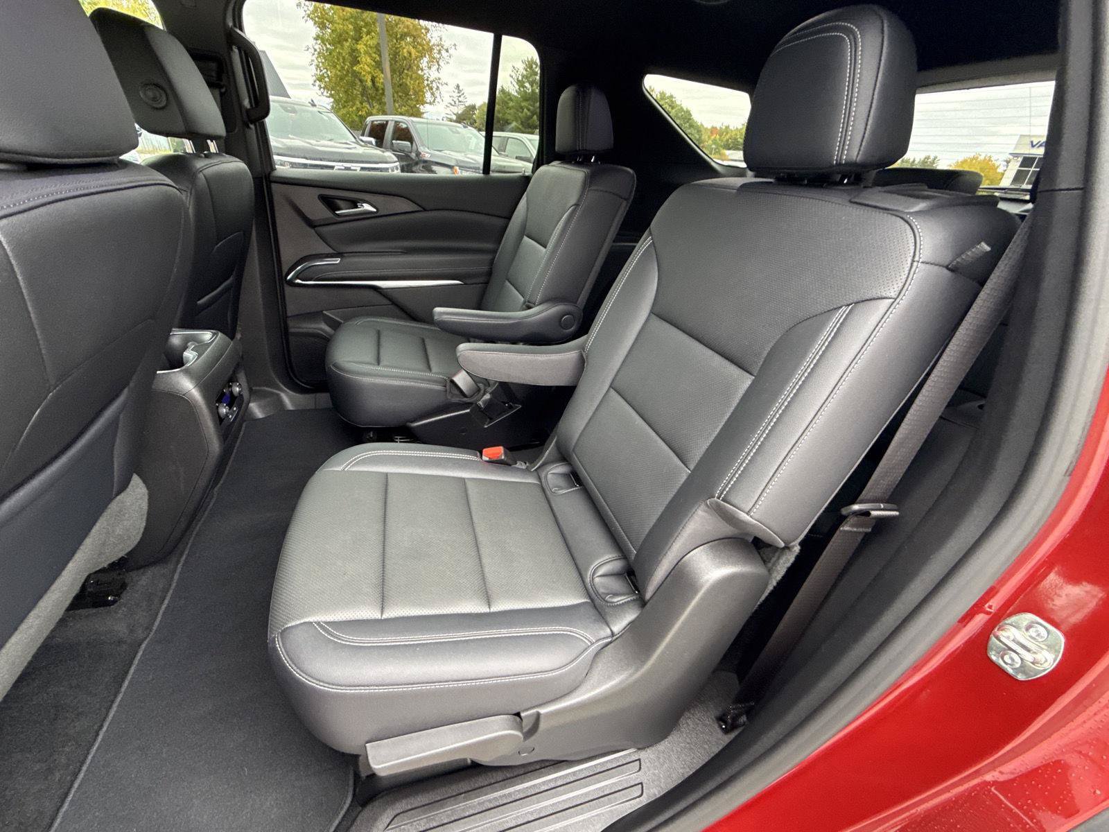 Used 2026 Chevrolet Traverse LT AWD/4WD image 13