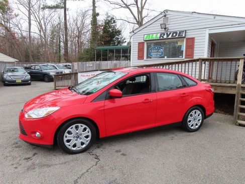 Used 2012 Ford Focus SE image 1