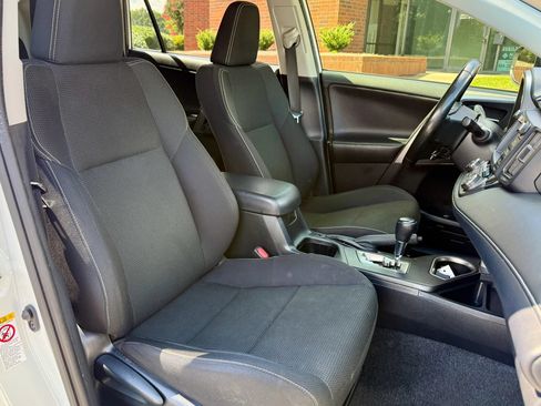 Used 2018 Toyota RAV4 XLE FWD image 13