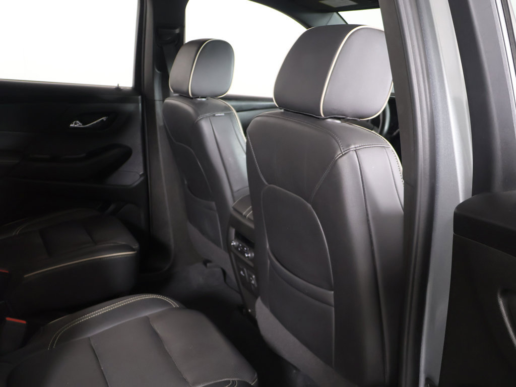 Used 2023 Chevrolet Traverse Premier w/ Redline Edition AWD/4WD image 36