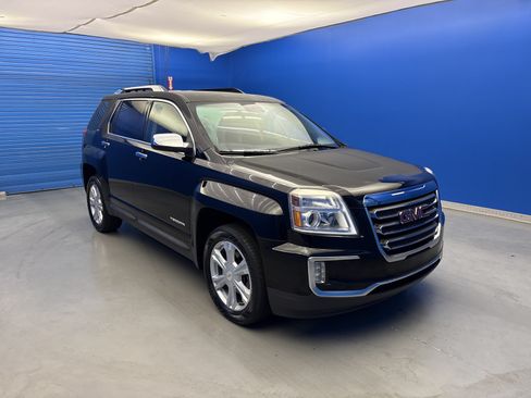 Used 2017 GMC Terrain SLT FWD image 2