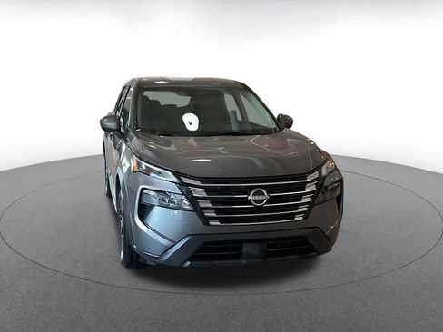 Used 2025 Nissan Rogue SV image 4