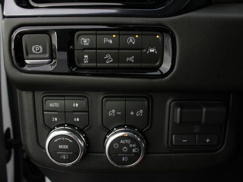 New 2026 GMC Yukon XL AT4 image 10