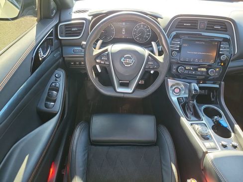 Used 2022 Nissan Maxima SR image 11