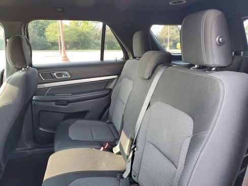 Used 2018 Ford Explorer XLT image 31