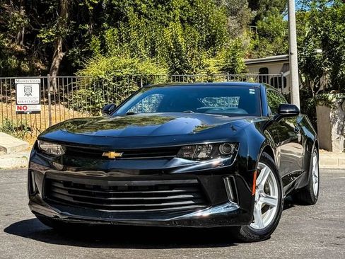 Used 2016 Chevrolet Camaro LT RWD image 3
