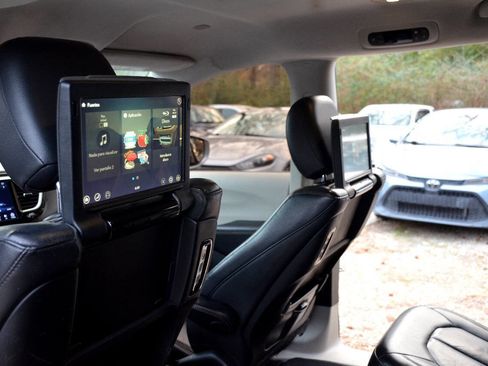 Used 2017 Chrysler Pacifica Touring-L Plus w/ Advanced Safetytec Group image 13