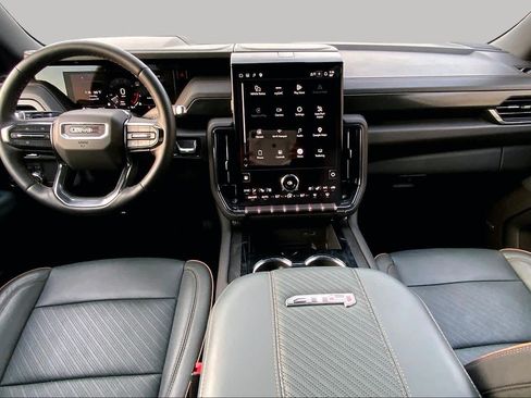 Used 2025 GMC Yukon XL AT4 AWD/4WD image 14