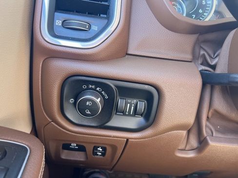Used 2019 RAM 1500 Laramie image 16