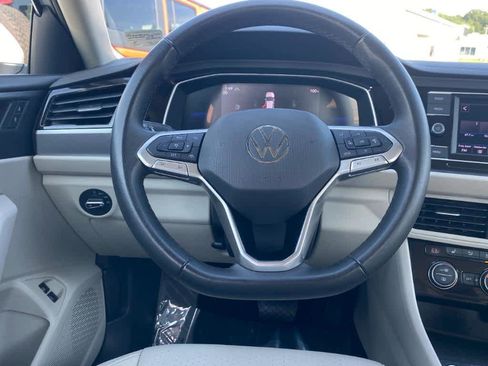 Used 2024 Volkswagen Jetta SE image 6